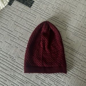 Maroon women’s knit beanie